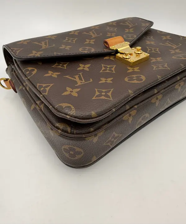 LOUIS VUITTON METIS Monogram Handbag thumbnail 8